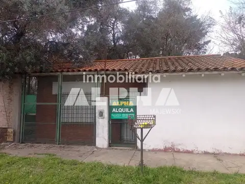 Casa de 3 ambientes con patio en alquiler | Berazategui