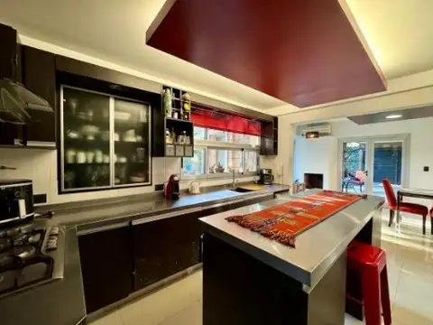 Casa 7 ambientes con 3 baños