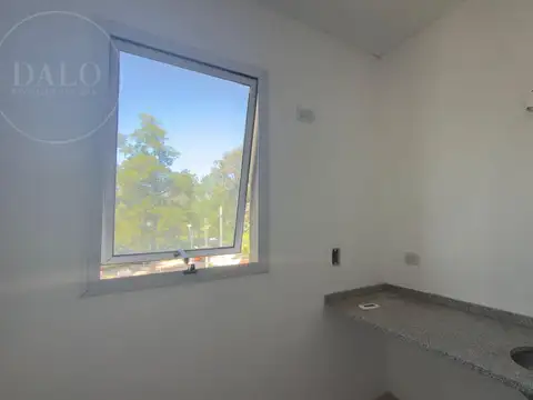 José Ingenieros al 2300 Complejo MB Center