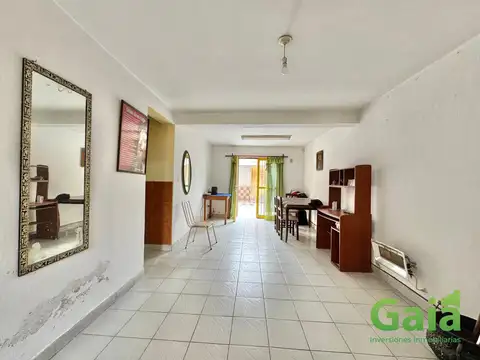Casa 7 ambientes con 2 baños