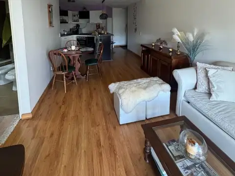 DEPARTAMENTO CON BALCON