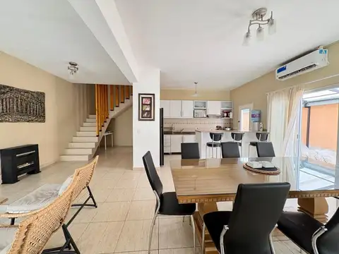 Casa en Venta con 4 cocheras
