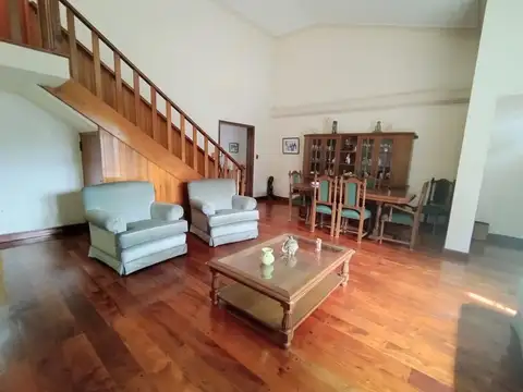 Casa 5 ambientes con 4 baños