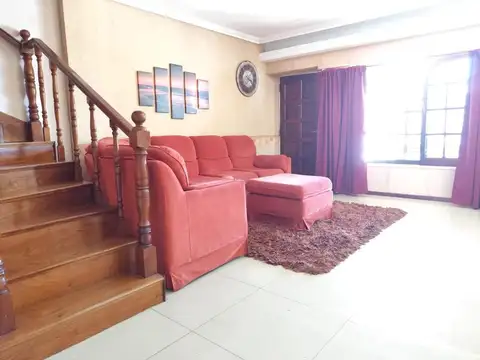 Casa 5 ambientes con 4 baños