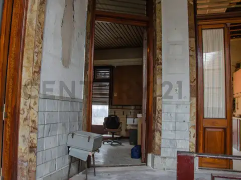 Casa 8 ambientes con 3 baños