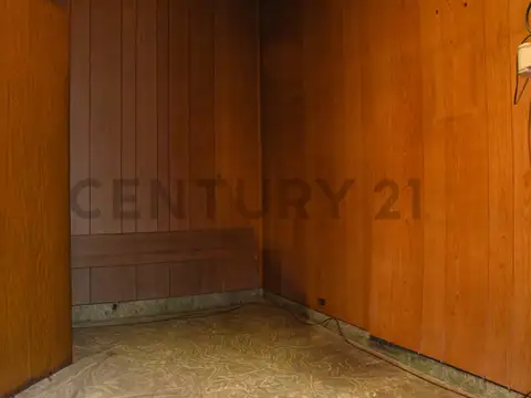 Gran Propiedad en 3 Plantas sobre Lote Propio (210 m²) – Ideal Inversión / Desarrollo / Vivienda Mul