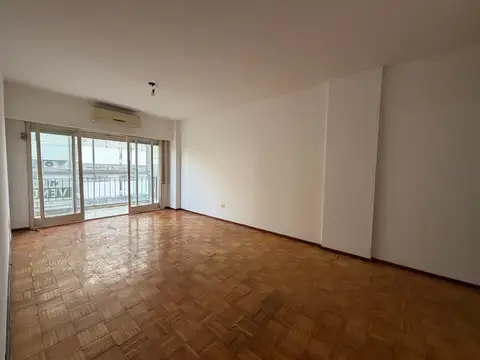 Venta Dpto de 3 dormitorios, Balcón al frente.