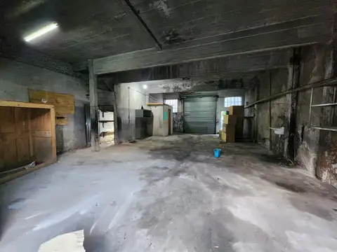 EXCELENTE GALPON 130 M2 CON AMPLIO FONDO LIBRE DE 170 M2