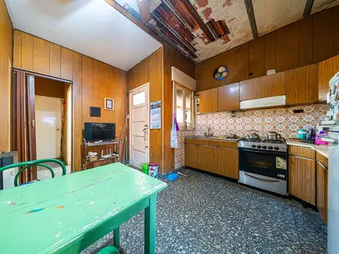 Venta casa 4 dormitorios con patio en Luis Agote