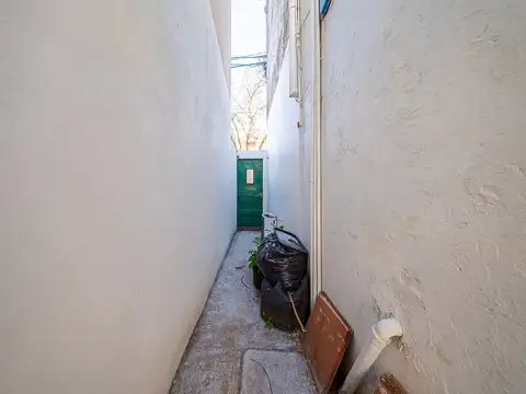 Casa 6 ambientes con 2 baños