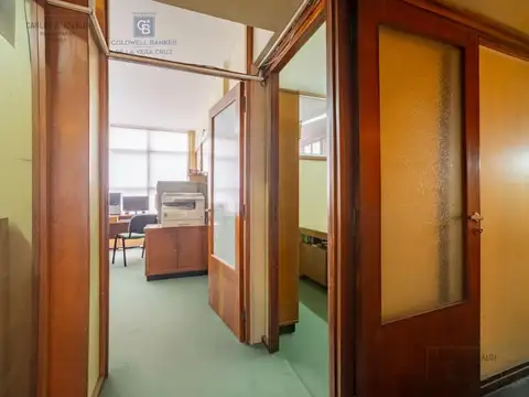 Seis oficinas funcionales en zona centro, excelente rentabilidad.
