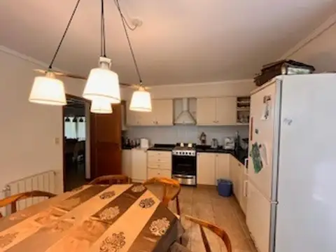 Casa en Venta con 3 cocheras