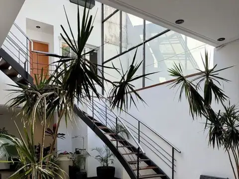 Casa 6 ambientes con 2 baños