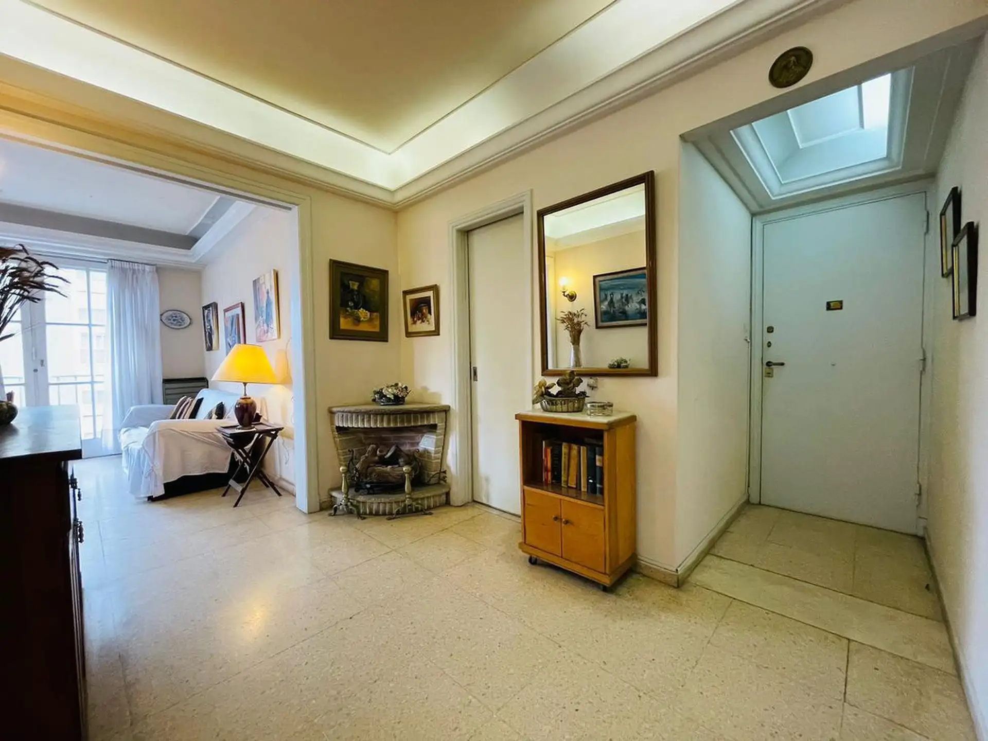 Departamento en Av Colon de cuatro ambientes con dependencia
