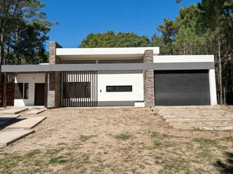 Exclusiva Casa a Estrenar en Barrio Álamos II, Pinamar Norte