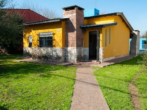 Venta lote con casa tipo quinta, monoambiente, pileta y sector de quincho y parrilla Trujui - Moreno