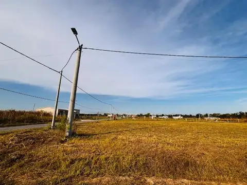Terreno en Venta en Parque Exaltación, USD 37.500