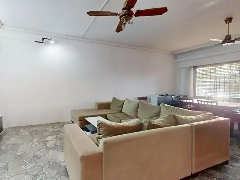 Casa 5 ambientes con 4 baños