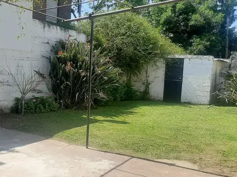 Casa en Alquiler con 1 cochera