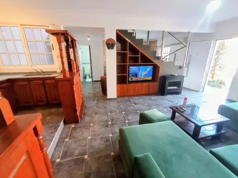 Depto Tipo Casa en Alquiler en Villa Dominico, $ 1.300.000