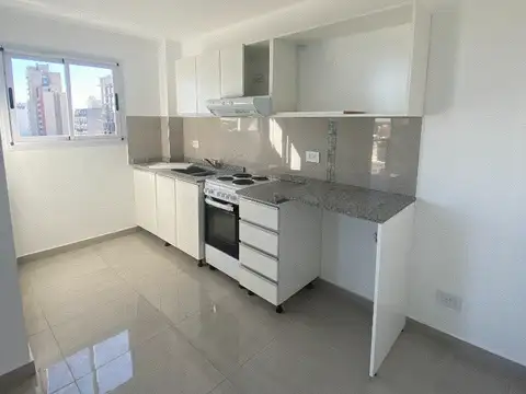 ALQUILER DE DEPARTAMENTO MODERNO, 6TO PISO, CON BALCON.
