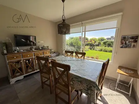 Casa 5 ambientes con 4 baños