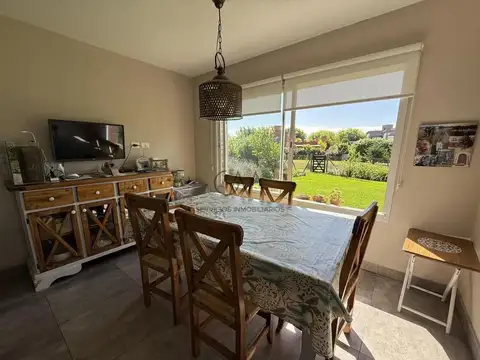 Casa 5 ambientes con 4 baños