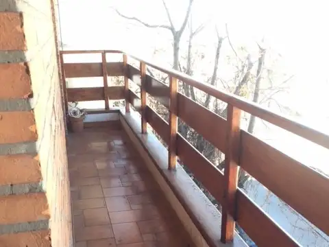 Av Diaz Velez 800, Piso 1