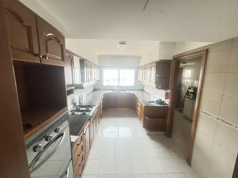 Departamento 4 ambientes con 4 baños