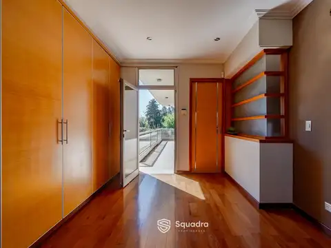 Casa 9 ambientes con 4 baños