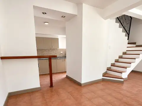 Depto Tipo Casa en Alquiler en Coronel Dorrego, $ 850.000
