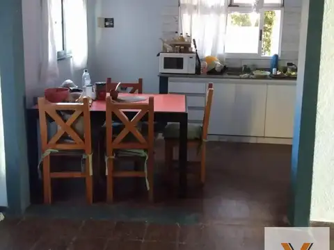 Casa 4 ambientes con 2 baños