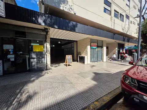 Local en Galería sobre calle Olavarría - Varios Destinos