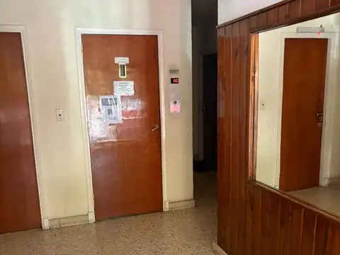 Castelli 2200, Piso 2