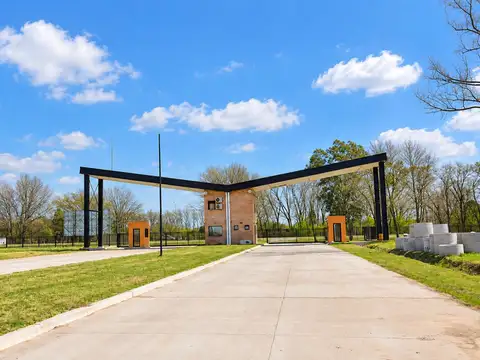 LOTE 2100 M2 PARQUE INDUSTRIAL MORENO II ESCUCHA OFERTA