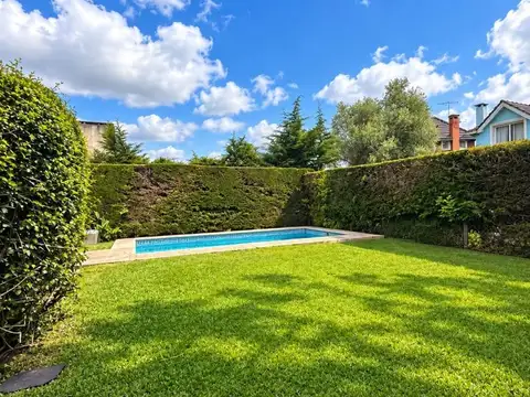 Casa en Alquiler con 4 cocheras