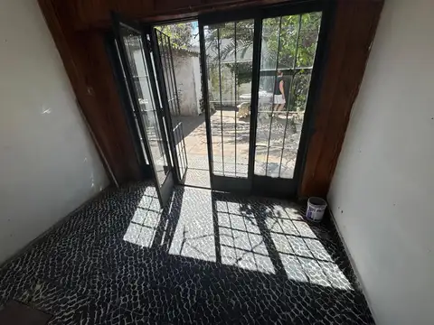 Casa 3 ambientes con cochera en venta en Moreno
