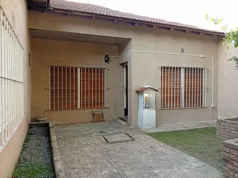 CASA 4 AMBIENTES - OPORTUNIDAD