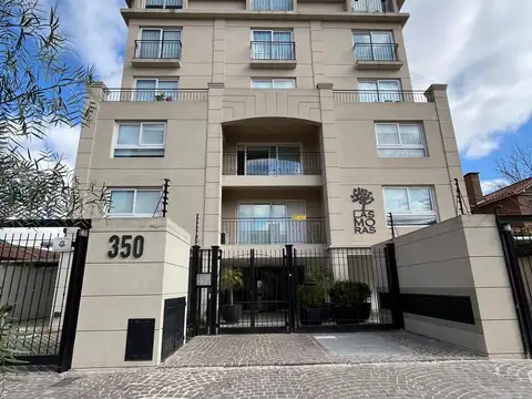 Departamento  dos ambientes con patio y cochera  ala venta en Ituzaingó Norte