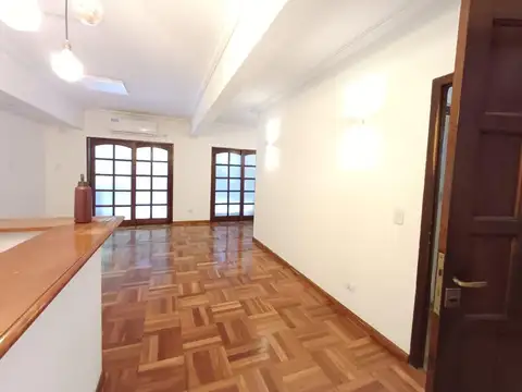 PH para Local Comercial, showroom, oficina o depósito. Sin Expensas Primer piso I Chacarita