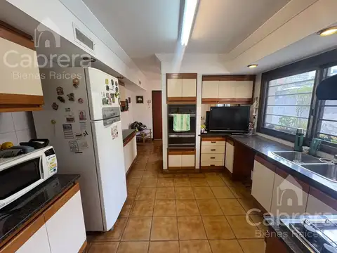 Casa en Venta con 4 cocheras
