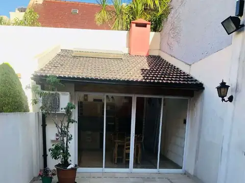 duplex 4 AMBIENTES AMPLIOS en la zona de boedo -con cochera para 2 autos - 3 baños - patio - quincho