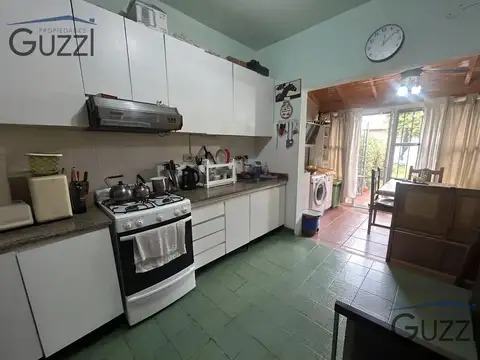DUPLEX 5 AMBIENTES- PROXIMO A CTRO. COMERCIAL Y ESTACIÓN- Carapachay