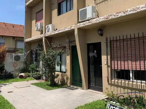 DUPLEX 5 AMBIENTES- PROXIMO A CTRO. COMERCIAL Y ESTACIÓN- Carapachay
