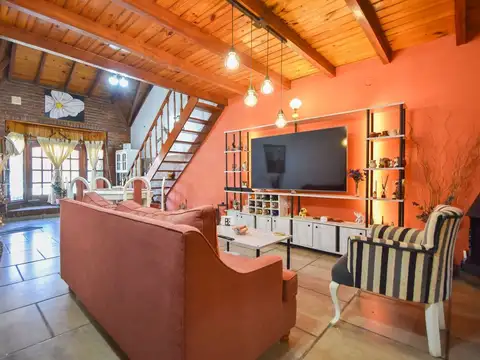 Casa 6 ambientes con 3 baños