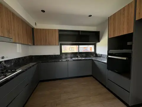 Casa en Alquiler en Puertos - Acacias, USD 2.200