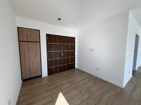 Casa en Alquiler con 4 cocheras