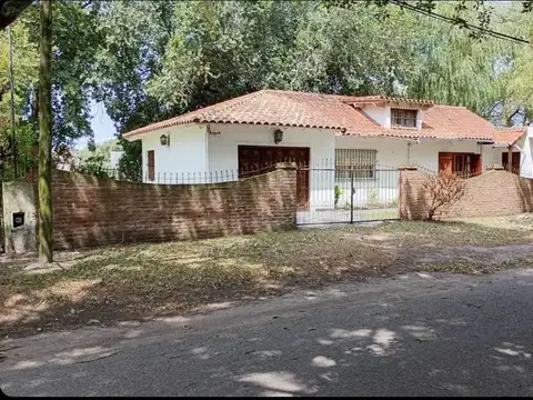 Casa en temporal - 4 dormitorios 2 baños - 700mts - mar del plata