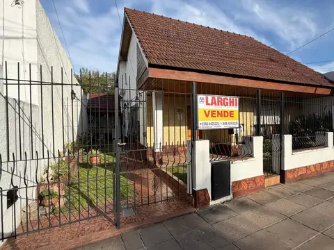 Casa en una sola planta en el centro de Escobar.