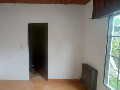 Casa 3 ambientes con 1 baño